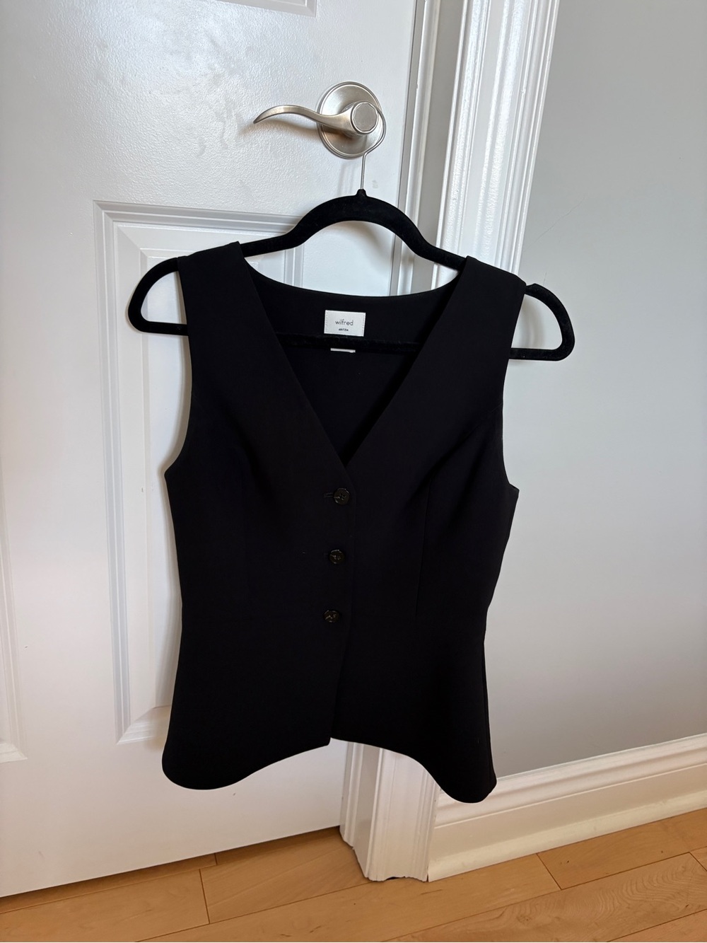 Wilfred Black Tailored Sleeveless Button-Front Top